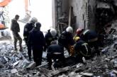 Ракетный удар по зданию Николаевской ОГА: спасатели показали процесс разборки завалов (видео)