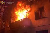 В Николаеве горела квартира в пятиэтажке: эвакуировали 14 человек, хозяина увезла скорая