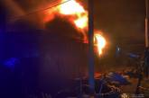 Последствия обстрелов: в Николаеве горел жилой дом и склады