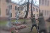 В Чернигове снесли памятник Зое Космодемьянской (видео)