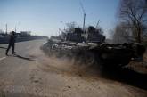 В Херсонской области оккупанты обстреливают мирное население танками с украинскими флагами