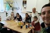 Семья из Николаева приняла трех воспитанников интерната: теперь у них восемь детей