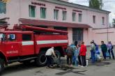 Спасатели Николаева продолжают разливать техническую воду горожанам