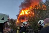 В Киеве произошел масштабный пожар в гостинице: почти 100 человек эвакуировали