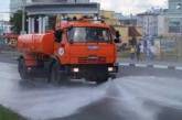 Одесские поливомоечные машины ежедневно развозят воду в Николаеве
