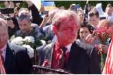 Посла России в Польше облили красной краской (видео)