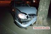 В Николаеве Daewoo врезался в дерево: пострадал водитель