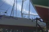 В николаевском яхт-клубе в результате обстрела снаряд повредил яхту