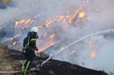 Пожар склада со шротом в Николаеве локализовали на площади 10 000 кв. м