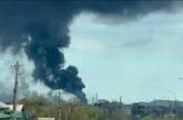 Оккупанты сбросили авиабомбу на склады с гумпомощью в Луганской области