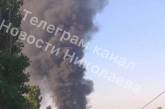 Ракетные удары по Николаеву: на месте крупный пожар, работают спасатели и медики