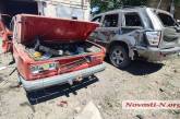 На автостоянці у Миколаєві знищено десятки автомобілів