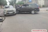 В центре Николаева столкнулись «Тойота» и SsangYong