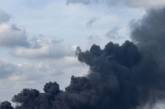 РФ обстреляла ракетами Харьков: начался пожар в здании учебного заведения