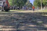 В Николаеве очищают дороги и улицы от последствий массированного обстрела