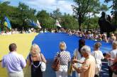 В Николаеве объединенная оппозиция развернула 12-метровый флаг Украины