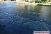 В Николаеве ракета попала в водопровод: улицы заливает водой (видео)