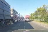 Під Миколаєвом зіштовхнулися три вантажівки: утворився масштабний затор (відео)