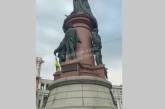 В Одесі розмалювали пам'ятник російській імператриці, яку порівняли з Путіним (відео)