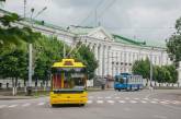 У Полтаві через перепад напруги прямо на маршруті спалахнули тролейбуси (відео)