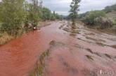 Вилкул пояснил «кровавую» воду в реке Ингулец в Кривом Роге (фото)