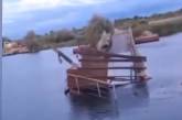 На Миколаївщині потопили блокпост окупантів на мосту (відео)