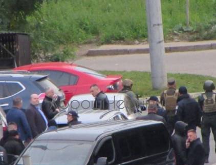 У Чернівцях біля школи сталася стрілянина: загинула поліцейська, є поранений (відео)