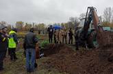 На Харківщині розпочалася ексгумація масового поховання військових (фото)