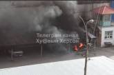 В оккупированном Херсоне возле здания полиции горели машины (видео)