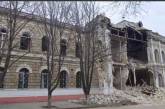В Николаеве обрушают аварийную часть исторического здания лицея (видео)