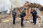 Обстріл у Дніпрі спровокував пожежу: з-під завалів дістали жінку