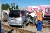 В Одессе трамвай протаранил иномарку российской туристки. ФОТО