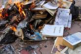 В Луганской области оккупанты изымают в школах и уничтожают книги на украинском языке