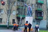 У Мелітополі пам'ятник Леніну облили червоною фарбою (відео)