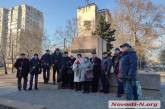 У Миколаєві ветерани МВС у своє свято поклали квіти до підірваного пам'ятника