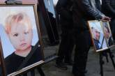 У Кривому Розі поховали молоду родину із 1,5-річним сином, які загинули від російської ракети (фото)