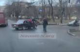 У центрі Миколаєва зіткнулися «Жигулі» та «Ланос» (відео)