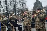У Миколаєві військовий оркестр привітав мешканців міста з Різдвом (відео)