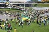 В Бразилии протестующие ворвались в Конгресс страны и президентский дворец: арестованы 400 человек (видео)