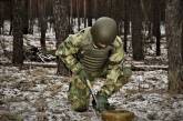 Украинские саперы минируют пути вероятного выдвижения войск РФ