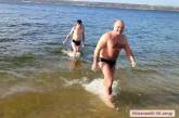 Вопреки призывам городских властей, николаевцы массово вышли на крещенские купания (фото, видео)