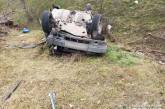 На Миколаївщині ВАЗ врізався у фуру, злетів з дороги та перекинувся: водій загинув