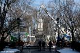 У Києві знесли пам'ятник генералу Ватутіну (фото, відео)