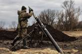 Українські військові влучним пострілом знищили ворожий склад боєприпасів (відео)