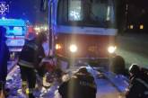 В Харькове спасатели вытащили пешехода, попавшего под трамвай (фото)