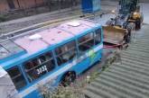 У Миколаєві тролейбус в'їхав у двори – водію стало погано. ВІДЕО