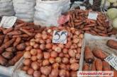 Весняний ринок у Миколаєві: дорога цибуля і яйця, що подешевшали. Фоторепортаж із ринку