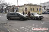 У центрі Миколаєва зіткнулися «Лада» та «Опель»