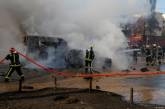 У Києві знову вибух: є постраждалі, горять автомобілі