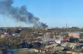 Над Миколаєвом піднімається стовп чорного диму – горить очерет